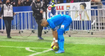 篮球勇士替补球员表现优异