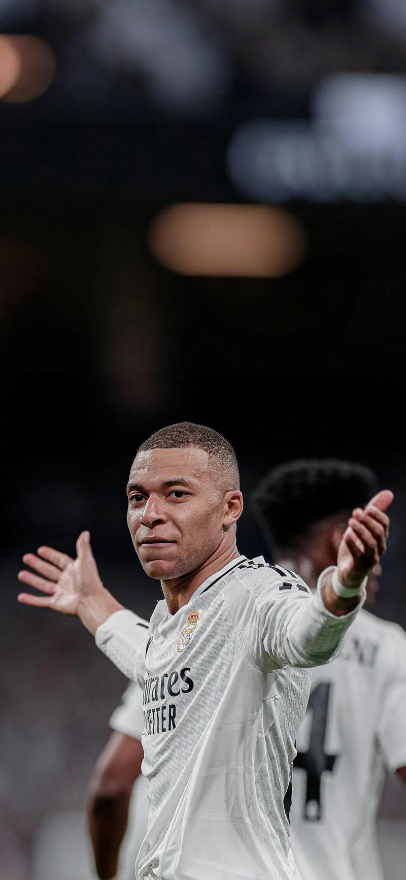 辽宁男篮在俱乐部杯首战失利，后调整阵容暂稳，以90比79战胜合肥男篮，杨鸣调整战术有效应对挑战。